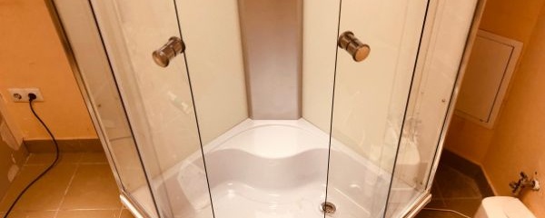 Kabina prysznicowa z brodzikiem - idealne rozwiązanie dla nowoczesnej łazienki