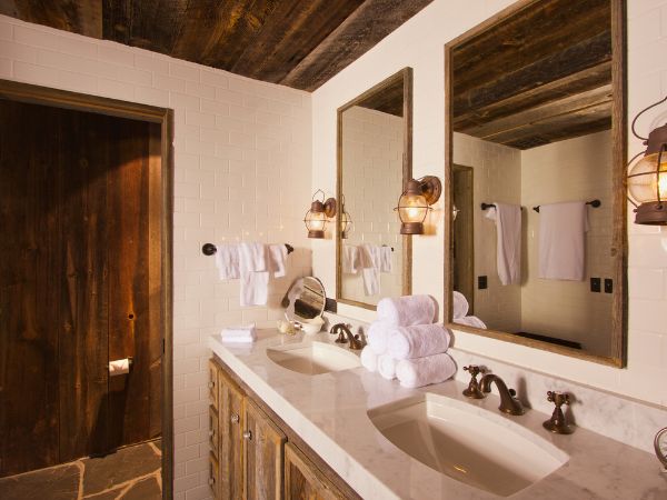 Piękne i funkcjonalne zestawy mebli łazienkowych, które ożywią Twoją przestrzeń
